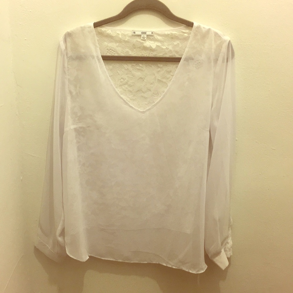 White sheet long sleeve shirt with lace underlay
